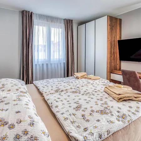 Apartment Neu Stilvolle Im Zentrum Von Krk Nahe *