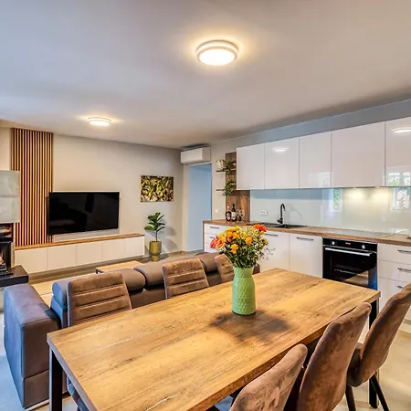 Apartment Neu Stilvolle Im Zentrum Von Krk Nahe