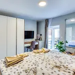 Neu Stilvolle Im Zentrum Von Krk Nahe 아파트